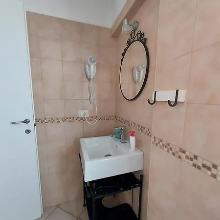 ゲストハウス Dimora Trinity -